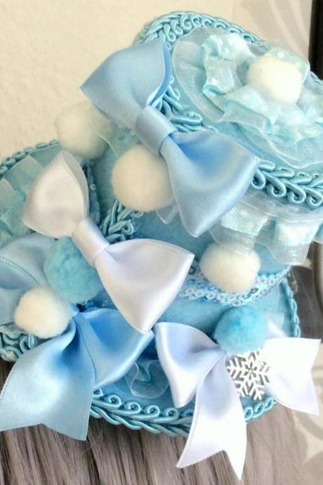 Beautiful light blue and white Sweet Lolita Minihat in a cute winter design, pompoms, snowflake, bow ruffles, elsa snowqueen